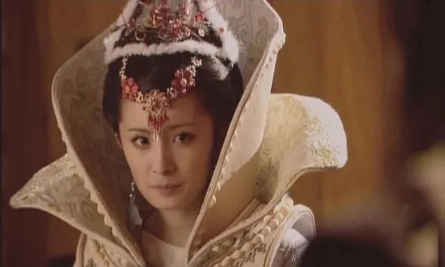 古人那么高的发髻是怎么梳出来的?