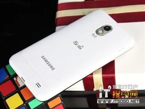 1.5GHz大屏智能机 三星E120L售2850元