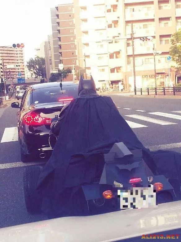 蝙蝠侠现身日本高速公路!只是这个车有点不一样