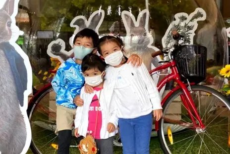 霍启刚带孩子们去听音乐会,三个子女长相曝光,一家人幸福满满,状态如何?