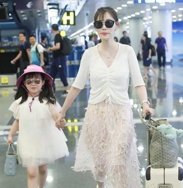王宝强曝光马蓉婚内出轨带走儿子，如今儿女境遇怎样了？