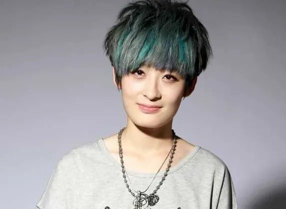 同为道歉,为何周杰伦能获央视正面点评,曾轶可却被取消演出呢