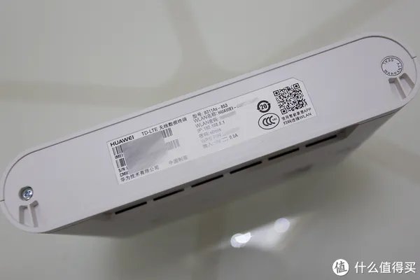 免布线畅享自由:华为4G路由2 全4G无线路由 拆解测评