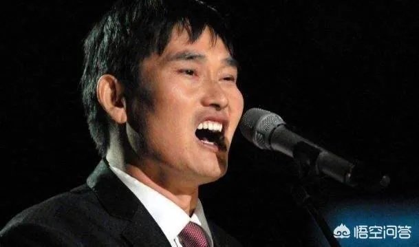如何看待大衣哥朱之文家门被村民踹开?