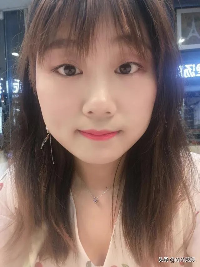 大胸妹怎么穿衣服？