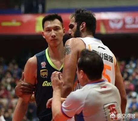 当年在天津世锦赛上,哈达迪为什么会做“摊手”动作侮辱易建联?当时发生了什么事?
