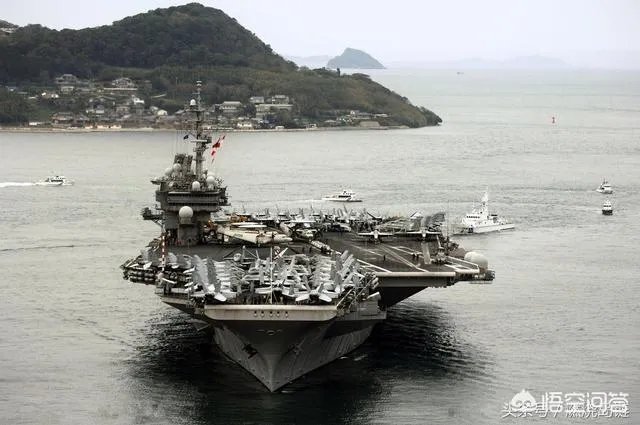 如果福特号核动力航母停在海上就被打,什么方法都行,要多久可以打沉?