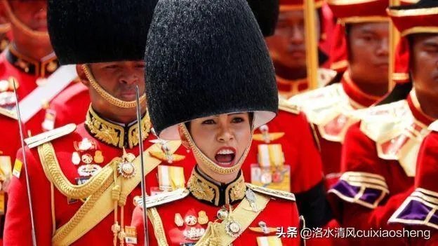 泰国贵妃诗妮娜为何不到三个月就被废?