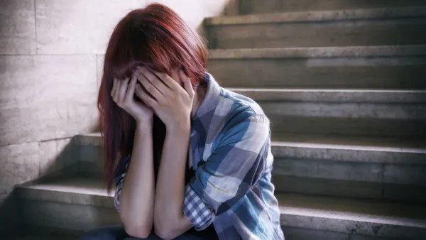 常德一女子轻生被路过大哥救下后霸气劝导，他是如何劝导轻生女子的？