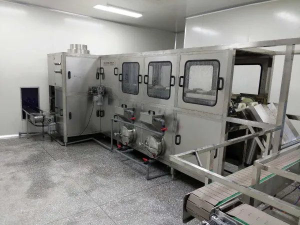 怎么选知名桶装设备厂家全套桶装水生产设备配置比较