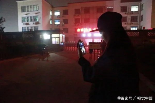 比上海拼单名媛更虚伪的是千万网红直播高价卖假货：谁之过呢？