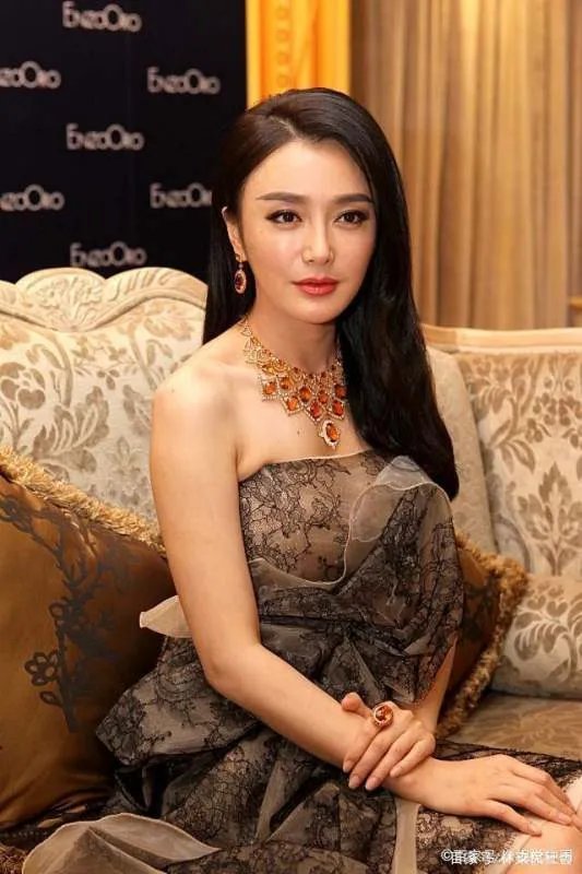 男友痴狂迷恋秦岚,他是不是不爱我,我该怎么办?