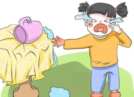 河南新郑9个月大婴儿烫休克,妈妈欲割皮救女,致其烫伤的原因是什么?