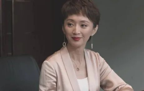 许亚军妻子张澍,嫁4婚丈夫很幸福,和继子如同亲母子,夫妻俩状态如何?