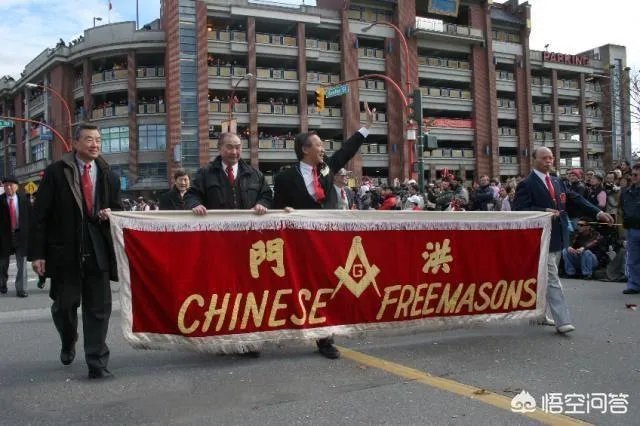 清明节在坟上挂上纸钱,鲜花除了寄托哀思外还有别的意义吗?