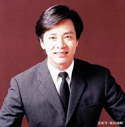 他是林心如前任，恋爱八年无奈分手，如今成大导演，为什么仍单身呢？
