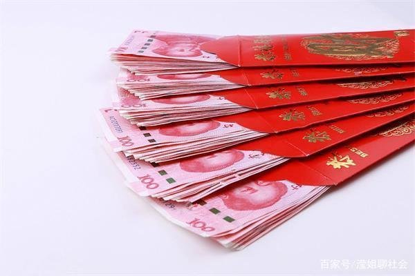同居3年，我去见准公婆，婆婆给了见面礼，吃完饭我就报了警，我错了吗？