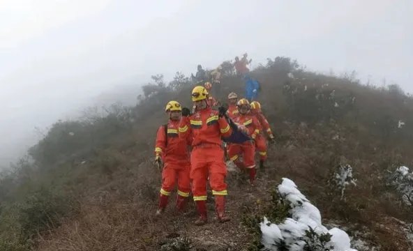 广东英德6名驴友登山赏雪被困，这六名驴友的现状如何？
