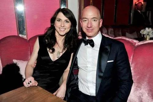 贝索斯前妻晋身世界女首富,她的资产有多少?