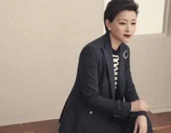 气质优雅的杨澜,她的脸在素颜照中是什么状态?