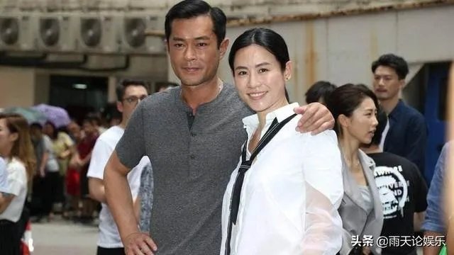 古天乐深夜发文:“我刚刚订婚,晚安”,古天乐和谁订婚了?是宣萱吗?