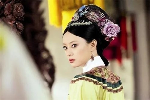 海清片场拍戏三助理贴身伺候,为什么孙俪却总是自己动手做事情?