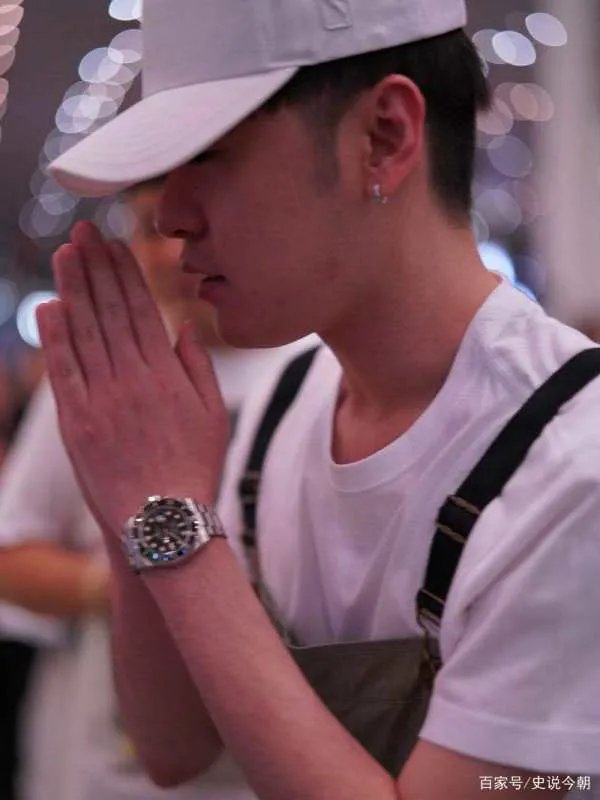 曲协建议惩戒张云雷,网友:其他演员也有问题要一视同仁,你咋看?