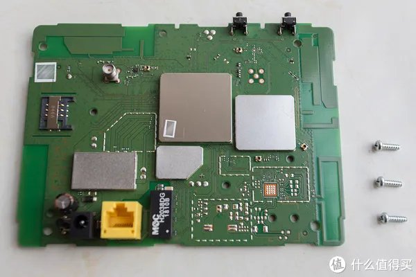 免布线畅享自由:华为4G路由2 全4G无线路由 拆解测评