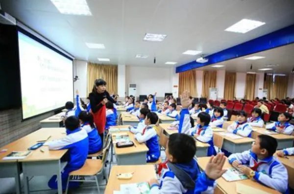 代表建议9年义务教育延至12年，可行性高吗？将会产生怎样的影响？