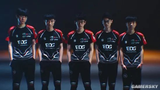 《英雄联盟》LPL出征S8宣传片:大声告诉世界我们是LPL!