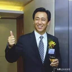 “恒大拿再多冠军有啥用?中国足球也上不去啊”!恒大在这时候出现是走了好运还是霉运?