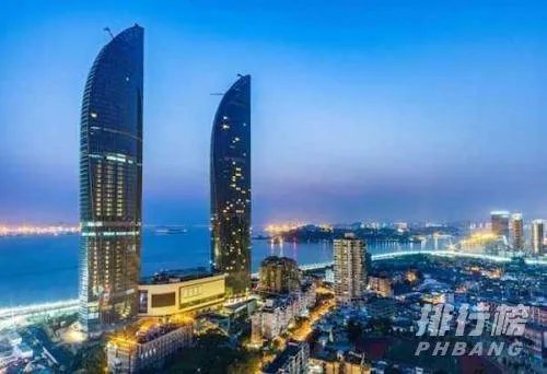 十一月份去哪里旅游最好国内_十一月份适合旅游的地方