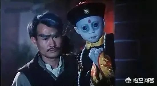 为什么电影里的僵尸都是穿着清朝官服?