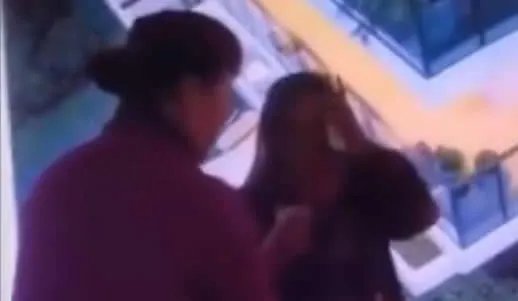 陌生人递纸巾是什么情况:暖心画面(附递纸巾故事)