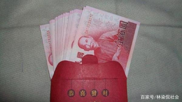 同居3年，我去见准公婆，婆婆给了见面礼，吃完饭我就报了警，我错了吗？