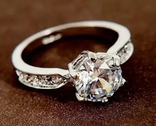 结婚买什么戒指合适 结婚戒指买什么牌子的好