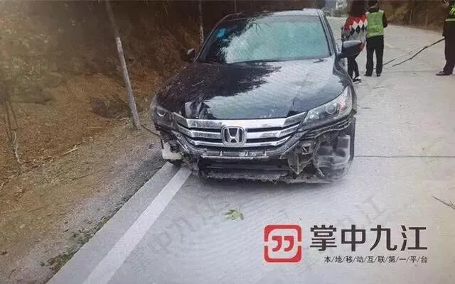 如何看待江西九江女司机开车睡着连撞18棵树?