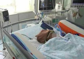楼上扔苹果砸中女婴现状如何?