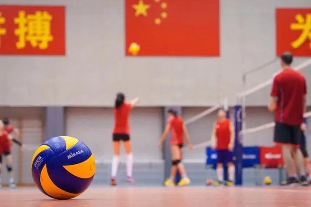东京奥运前女排三大赛事全部取消，郎平回应颇含深意，她都说了些什么？会选择续约吗？