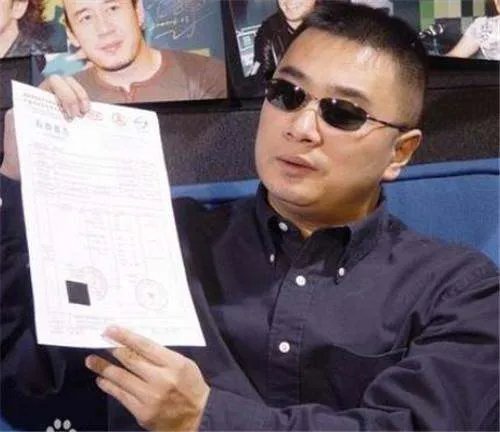 中国职业打假第一人,靠“假一赔三”25年赚千万家产,是谁?