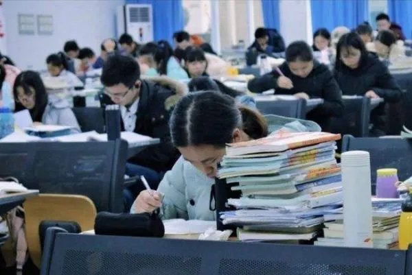 2022年大学英语四级报名时间是什么时候？