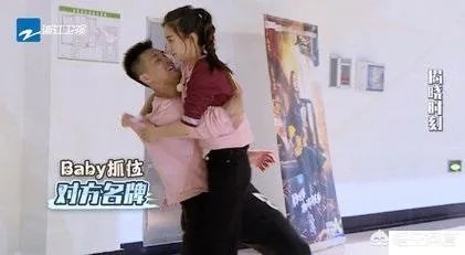 郭艾伦半个月没动静,博主爆料郭艾伦近况:心态全崩,毫无食欲,球迷别无脑谩骂,怎么看?