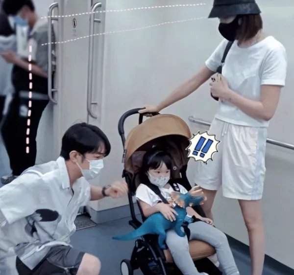 李亚男晒近照，4岁女儿身高到王祖蓝半腰，你怎么看？