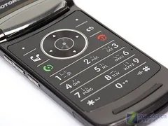 两个大彩屏、双倍耗电量——摩托罗拉RAZR V8 2GB