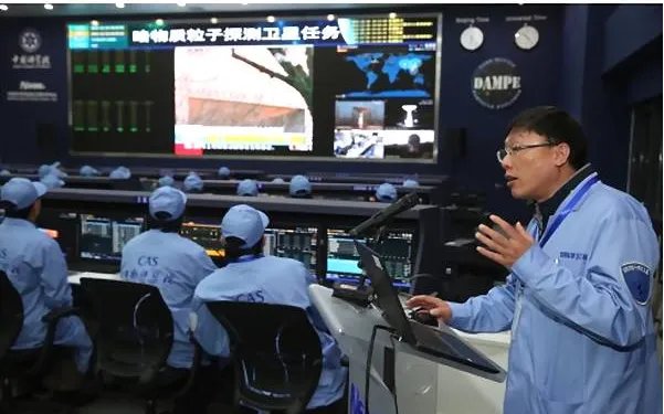 “悟空”卫星发现了什么反常电子信号？