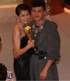 胡杏儿除了老公李乘德交了几个男朋友?