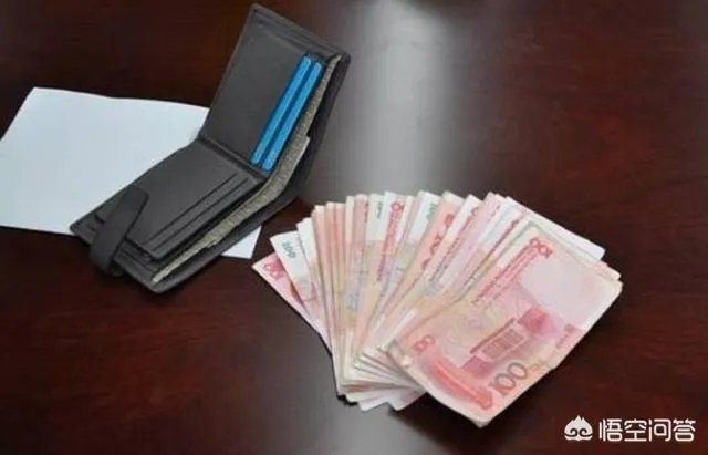 的哥捡到3万包归还时要求打表,结果遭到失主投诉,你会站谁一边?