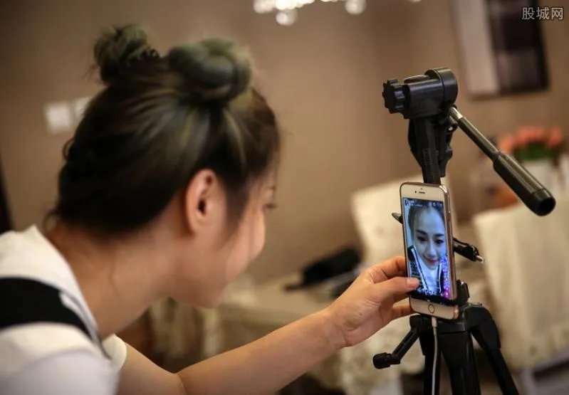 李佳琦店铺因虚假宣传被罚 存欺骗消费者现象?