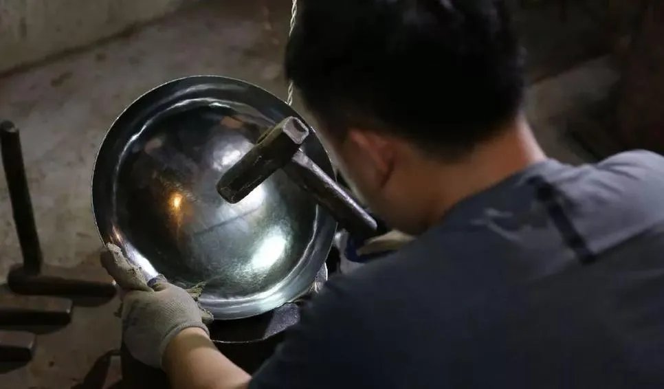 青舍见闻 | 三万六千锤,从铁里捶打生命