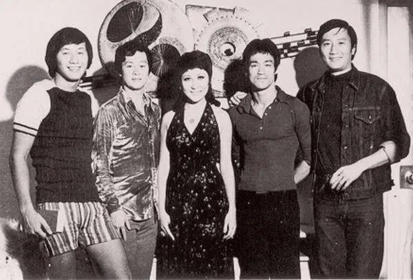 李小龙逝世46周年，有谁知道他墓碑上的格言是什么？